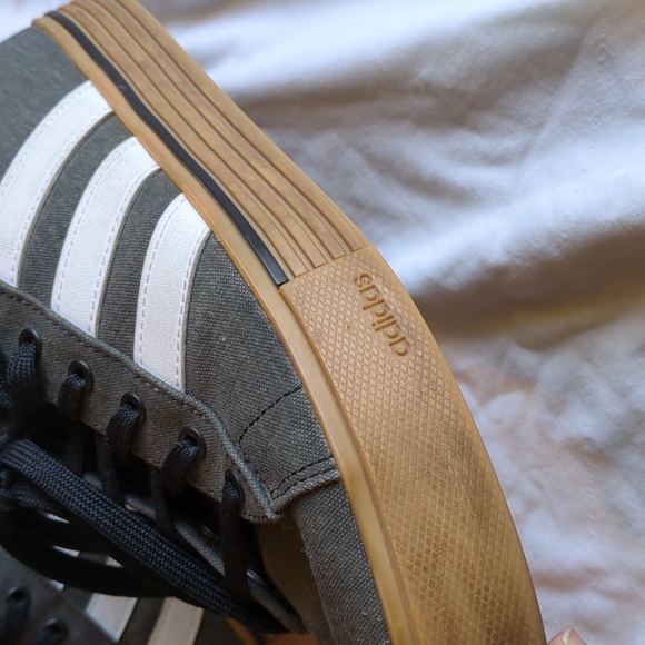 Adidas shoes for Men. Size 10. - Picture 7 of 7